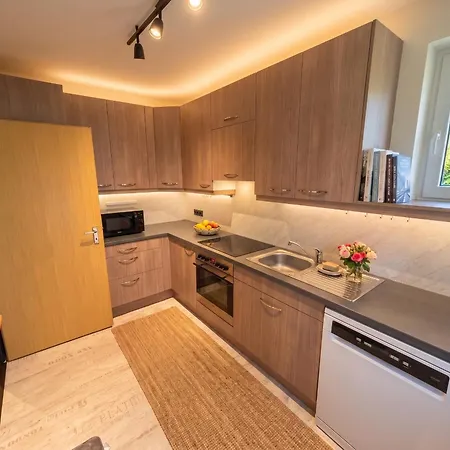 Primestay Moderne Eg-oase Mit Balkon Und 2 Schlafzimmern *